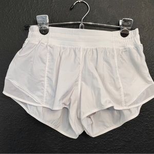 White Lululemon Hotty Hot Shorts 2.5" LR Size 8